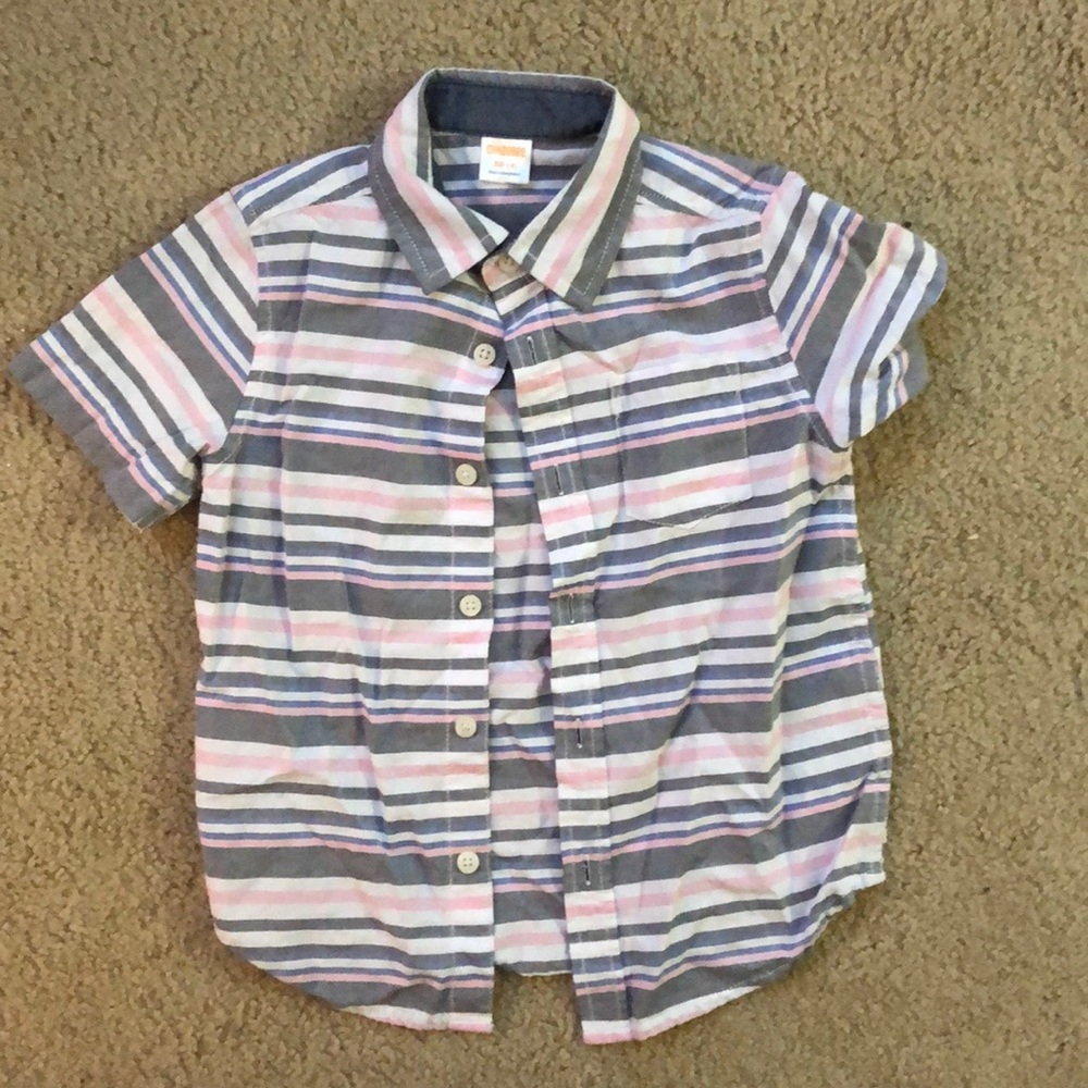Short sleeve button down